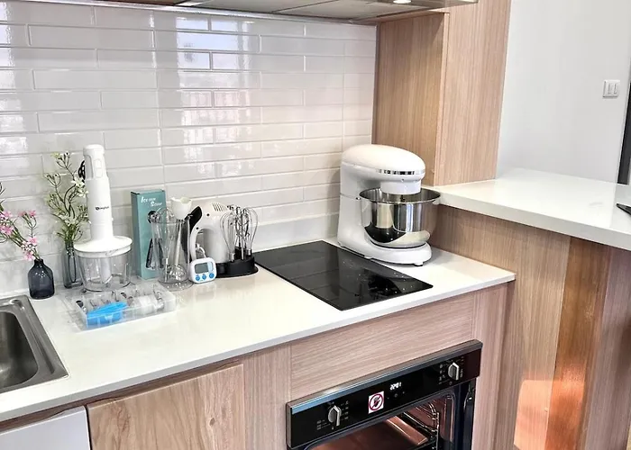 2br With Oldtown Vibes, Steps From Wongwian Yai Apartment